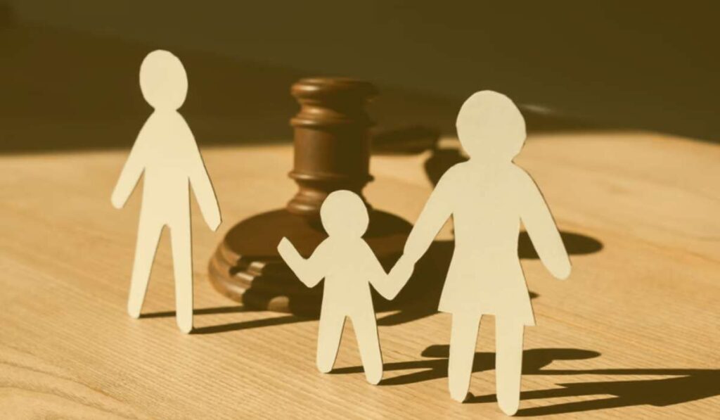Garde alternée et impôts : comment ça se répartit entre les deux parents ?